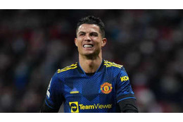 TVレポートに乱入したのに気づかれないクリスティアーノ・ロナウドが話題 画像