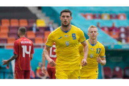 「ウクライナ人は一生忘れない」ベンフィカFW、戦争反対支援に感極まり涙 画像