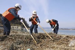 震災不明者の手掛かり求め捜索 画像