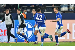 海外絶賛！シャルケ板倉、味方も頭抱えた衝撃ゴールがこれだ（動画あり） 画像