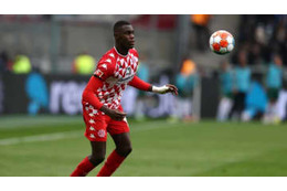 歴史的！ラマダンで断食中の選手のために…医師でもある主審が神対応 画像