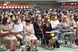 避難学生64人が入学式出席 画像