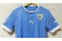 ウルグアイ代表、“五月の太陽”を描く「2014W杯」南米予選ユニフォーム 画像