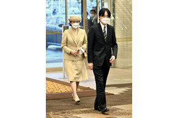 秋篠宮ご夫妻、奈良・橿原に到着 画像