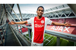 アヤックス、2022-23新ユニフォームを発表！ゴールドが「おしゃれデザイン」 画像