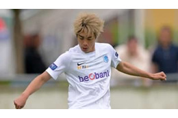 ヘンク伊東純也、開幕戦で早速アシスト！「股抜きクロス」がこれ 画像