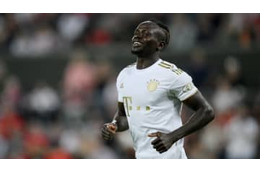 マネ、バイエルンで神対応！なんとファン1000人に1時間半以上もサイン 画像