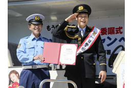 「もう中学生」さん、一日署長に 画像