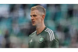 美女レポーター、ジョー・ハートの玉にビビる 画像