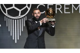 バロンドールのベンゼマ、包帯がとれた“骨折小指”はこうなっていた 画像