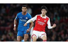 冨安健洋、PSV戦でアシスト！守備でも「困った様子はゼロ」と高評価 画像