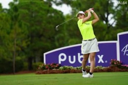 古江彩佳は思わぬ“水のいたずら”に池ポチャも…　それでもチップインパーで「ラッキーでした」 画像