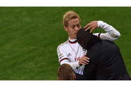 本田圭佑、伝説セードルフと再会！「サッカー界で最も知的で才能ある男」と絶賛される 画像