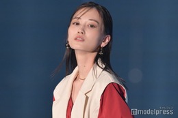 乃木坂46山下美月、クールビューティーな佇まい 朝ドラ「舞いあがれ！」とのギャップで魅せる＜TGC 2023 S／S＞ 画像