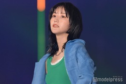 櫻坂46土生瑞穂、肩出し＆余裕のウインクに歓声＜TGC 2023 S／S＞ 画像