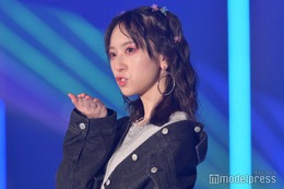 日向坂46金村美玖、キュートに投げキス　Y2Kファッション着こなし＜TGC 2023 S／S＞ 画像