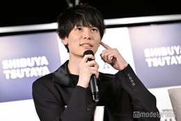 萩原利久、FANTASTICS八木勇征と自身の写真集見比べ「ちょっと違うぞ」＜1st写真集「R」＞ 画像