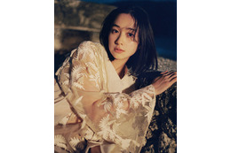 堀田真由、美しさ際立つ ファースト写真集表紙・裏表紙解禁＆タイトル決定＜MY＞ 画像