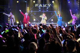 FAKY、涙で歌唱 2000人規模のワンマンライブ決定「居場所を守ってくれてありがとう」 画像