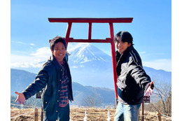 ジャニーズWEST桐山照史＆藤井流星、2人旅でツーリング・グランピング「ファンの人にとっても意外な組み合わせかも」 画像