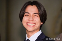 ジャニーズWEST重岡大毅「おかげで巻く」「ギャップに萌える」共演者から褒めちぎられる＜それってパクリじゃないですか？＞ 画像