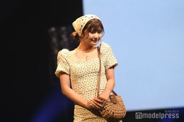 「今日好き」横田未来、大胆スリットで美脚チラリ＜GAKUSEI RUNWAY＞ 画像