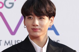 BTSジョングク、生配信で再び寝落ち 20分以上寝顔見せ強制終了 画像