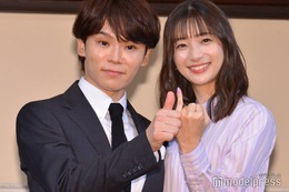 足立梨花＆HANDSIGN・TATSU、2ショットで結婚会見 手話で自己紹介＆“2人の出会いの曲”も流れる 画像