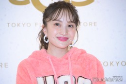 ももクロ百田夏菜子、ミニ丈スカートで美脚披露 ボアパーカー姿がキュート＜UGG（R）TOKYO FLAGSHIP STORE＞ 画像