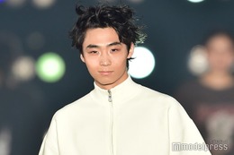 八村倫太郎、オレンジの差し色が夏らしい ウインクで観客悶絶＜関西コレクション 2023 A／W＞ 画像