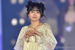「花束オオカミ」で話題の韓国人インフルエンサー・ちせ、透け素材＆ちらりウエストにドキッ＜関西コレクション 2023 A／W＞ 画像