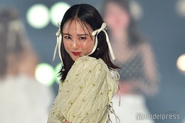大友花恋、リボン＆花柄ワンピでガーリーに＜関西コレクション 2023 A／W＞ 画像