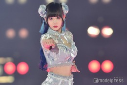 “ウエスト50.7cm”で話題のゆりにゃ、圧巻美ボディで舞う チャイナコスプレでカンフー披露＜関西コレクション 2023 A／W＞ 画像