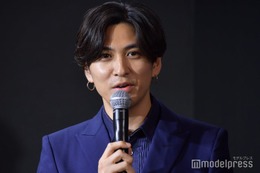 井澤勇貴、結婚後初の公の場 舞台「おそ松さん」会見にサプライズ登場 画像