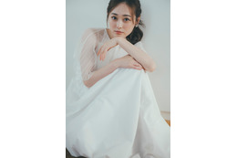 福原遥、シースルードレス姿で透明感溢れる 深田恭子との共演秘話も 画像