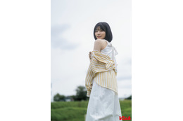 乃木坂46中西アルノ、美肩チラリ 「BOMB」初登場＜独占カットあり＞ 画像