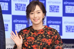 石川佳純、グレーヘア×メガネで印象激変「びっくりした」「美しい」の声 画像