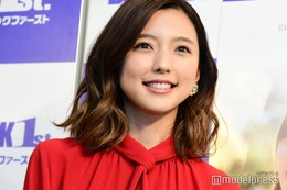 真野恵里菜、金髪ハイトーンからピンクヘアにイメチェン「似合ってる」「素敵」の声 画像