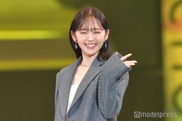 鈴木愛理、美デコルテ披露 こだわりのヘアケア明かす＜札幌コレクション 2023 A／W＞ 画像