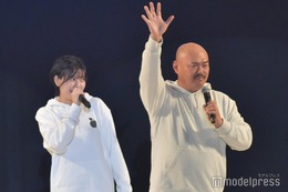 クロちゃん、恋人・リチのシークレット登場で“生ドッキリ”仕掛けられる「いつか結婚します」堂々宣言も＜札幌コレクション 2023 A／W＞ 画像