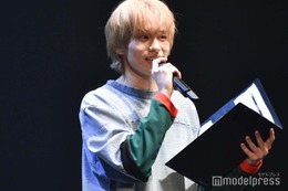 山下幸輝、金髪に電撃イメチェン OP映像に豪華ゲスト続々で歓声止まず＜「ホミパリ」WEB独占取材＞ 画像