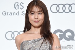 有村架純、色白素肌輝くノースリーブワンピ姿「絵になる」「美しさ極めてる」 画像