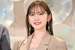 鈴木愛理、美脚輝くミニスカ姿 前髪ぱっつん上目遣いショットに反響「あざと可愛い」 画像