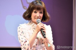 千秋、娘の姿を初公開「小さい時から、顔や姿はもちろん、手も、声も、影さえも絶対にSNSに載せなかった」 画像