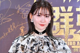 小嶋陽菜、美ウエストチラリ 大人上品肌見せコーデに「プライベート感満載」「可愛い」と反響 画像