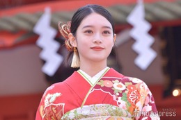 高石あかり、艷やか晴れ着姿で色白美肌際立つ「種が芽吹く年になれば」2024年の抱負語る 画像