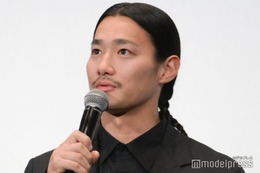 野村周平、おさげヘアで登場 舞台上で記者に“訂正”求める「謝らなきゃいけない」＜サイレントラブ＞ 画像