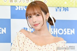 三上悠亜、白ビキニ×編みニットで美ボディちらり「可愛すぎる」「セクシー」の声 画像