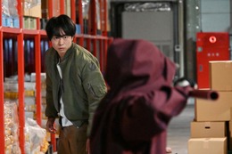 ＜新空港占拠 第1話＞空港で占拠事件再び 武蔵（櫻井翔）が“けもの退治”に挑む 画像