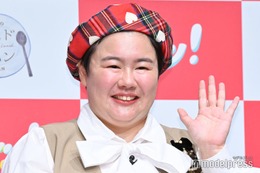 やす子、強烈寝癖ショットが話題「最高」「ワイルドすぎる」の声 画像